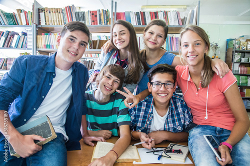 Obraz na płótnie teens in school w salonie