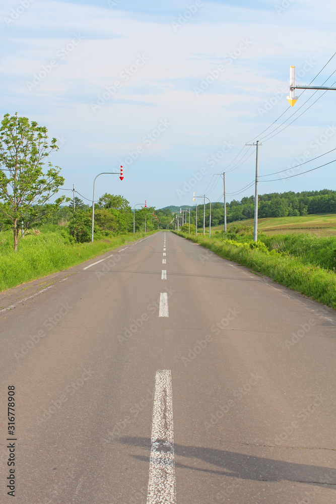 釧路から阿寒への雄大な景色　道路　