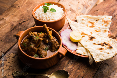 Hyderabadi Mutton Paya, Nehari, nazari or Nihari Masala. served with Naan and rice. selective focus photo