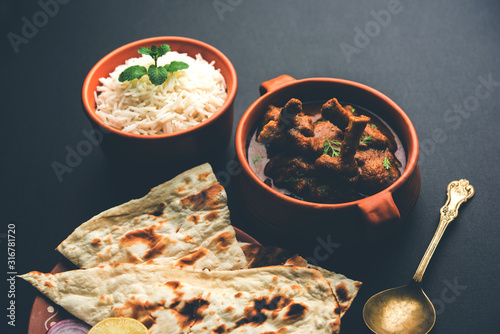Hyderabadi Mutton Paya, Nehari, nazari or Nihari Masala. served with Naan and rice. selective focus photo