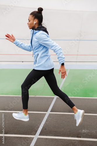 Beautiful young fit african sportswoman © Drobot Dean