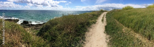 promenade sur les chemins    Raguenes en Bretagne Cornouailles Finist  re France