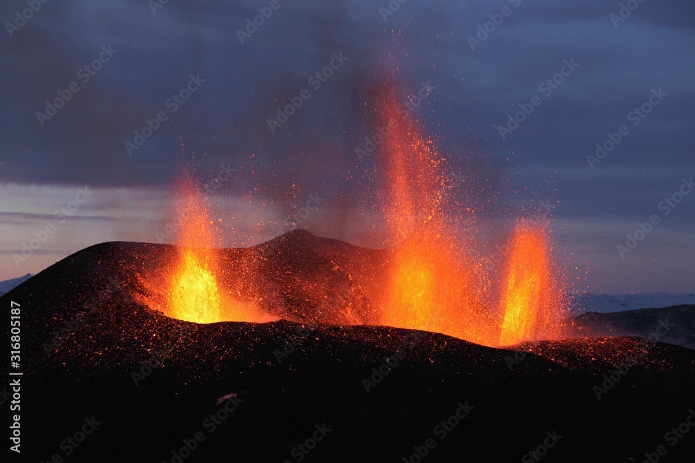 FimmvÜrduhalsi Eruption 2010  Lavafountains  Iceland