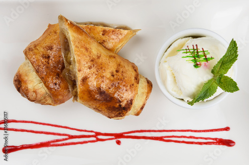Apple strudel with vanilla ...