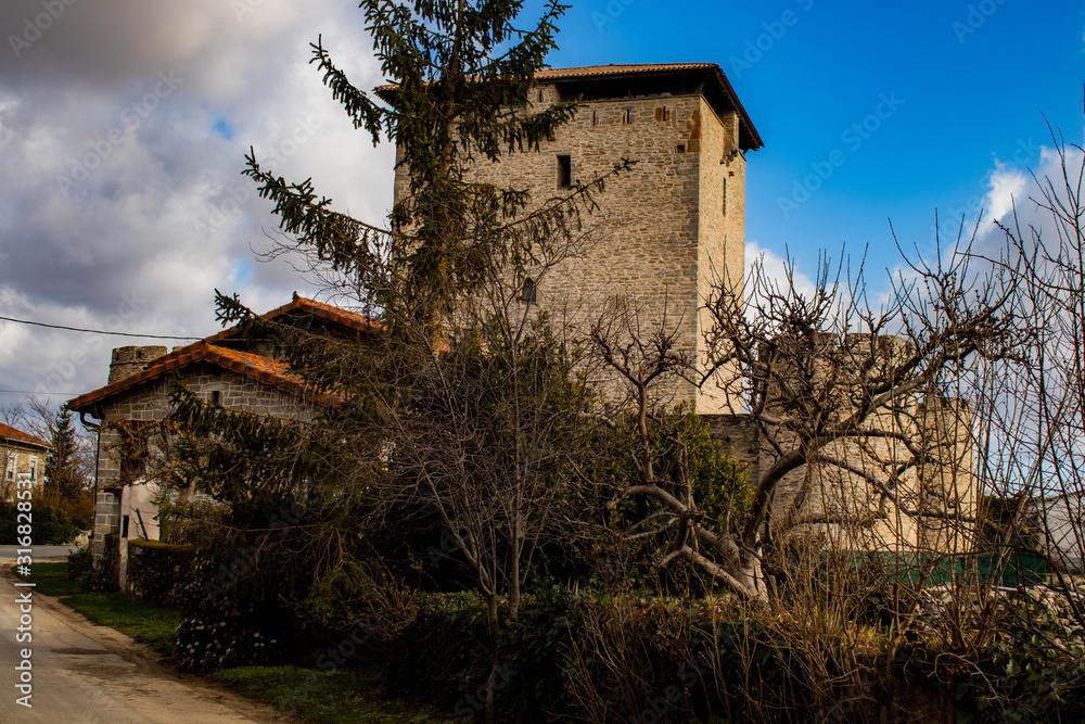 Castillo ubicado en el pueblo Mendoza de Araba Alava