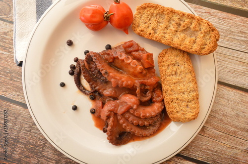 polipo alla luciana tipico piatto del sud italia pesce cibo gourmet photo