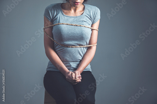 Εκτύπωση καμβά tied with rope sad woman