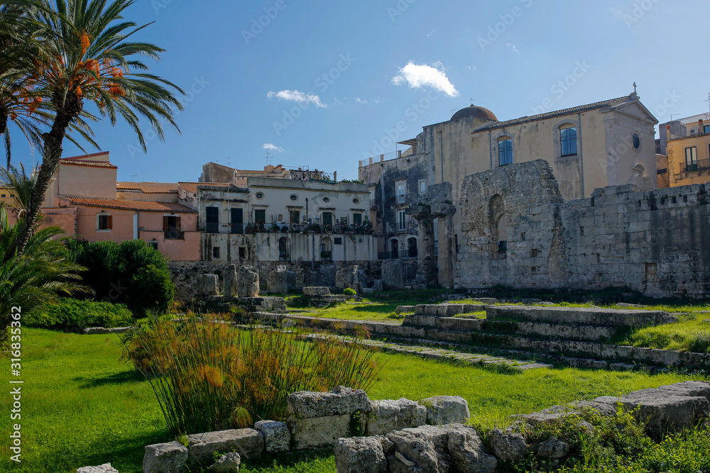 Fototapeta premium ruins of the Apollo temple in Syracuse, Sicily, Italy