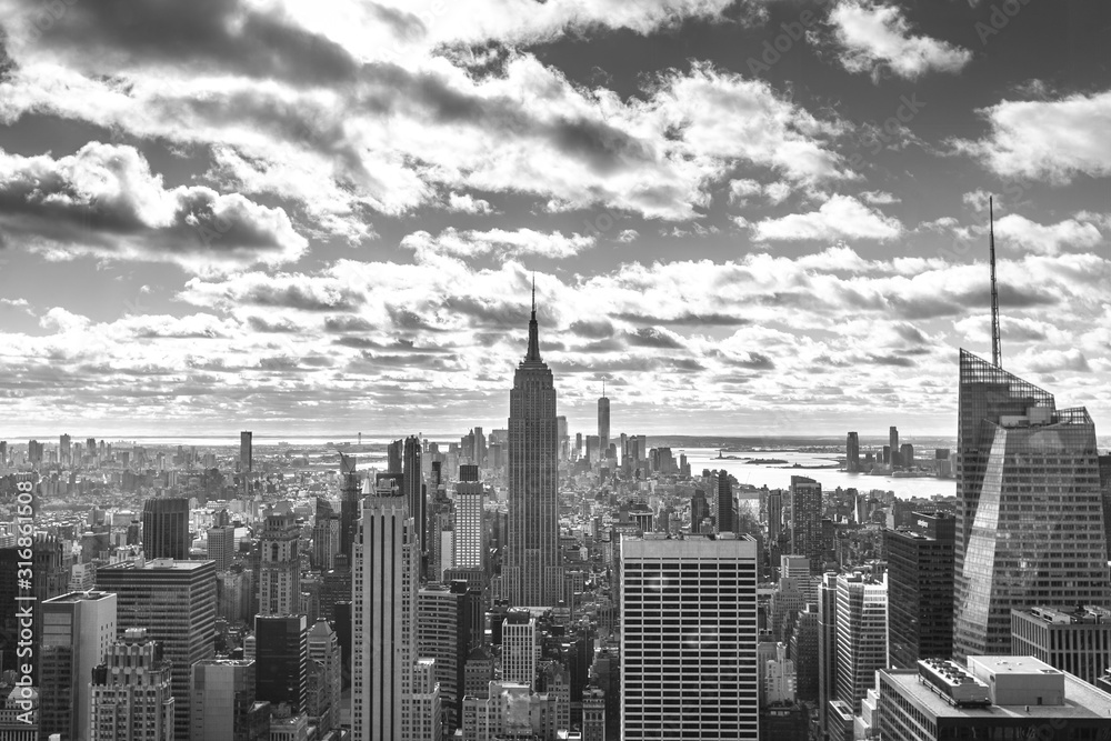 New York, United States »; January 5, 2020: Top of the Rock in New York, beautiful view of the Empire State and its surroundings. Beautiful black and white photo New York, United States »; January 5, 2020: Top of the Rock in New York, beautiful view of the Empire State and its surroundings. Beautiful black and white photo