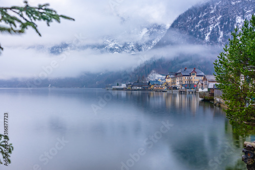 Hallstatt diveded between its lake, the sky and the clouds © Melinda