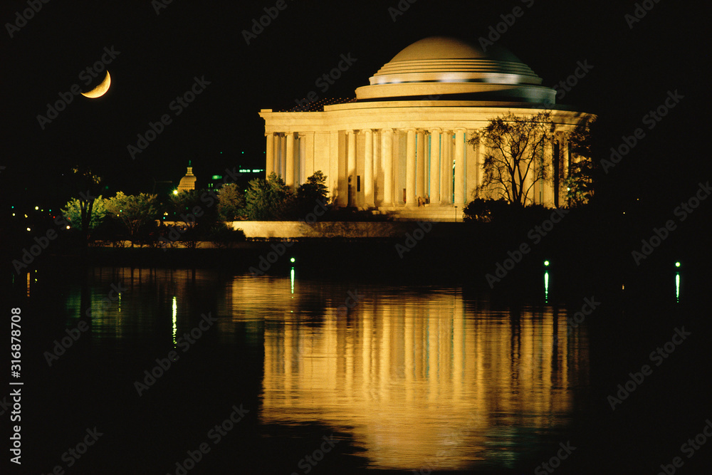 Obraz premium Thomas Jefferson Memorial at night