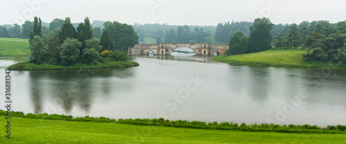  Bridge, lake and landscape around Blenheim Palace, the birthplace of Winston Churchill and residence of the dukes of Marlborough which is a UNESCO World Heritage Site - UK