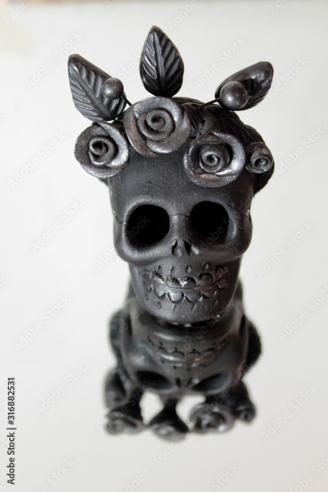 Calavera de barro negro. Mexican black skull Calavera de barro negro. Mexican black skull