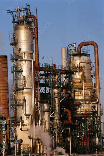 Oil refinery © spiritofamerica