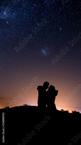 NIGHT COUPLE LOOKING AT THE STARS