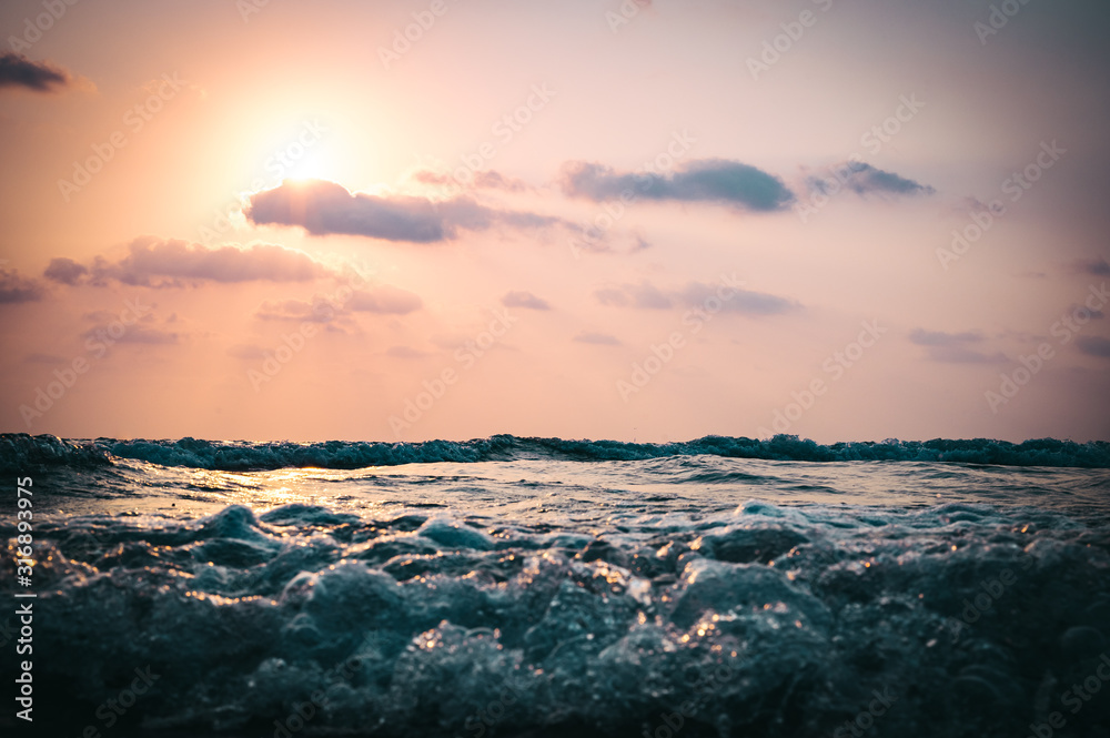Obraz premium Beautiful sunset above sea.