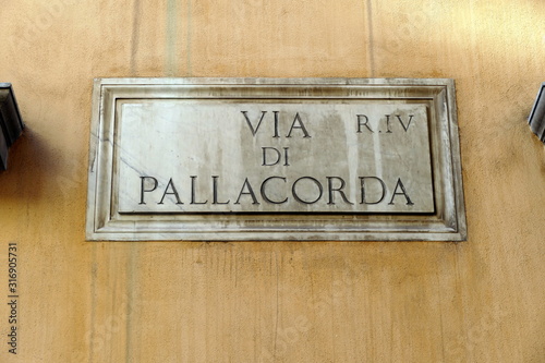 Fototapeta Naklejka Na Ścianę i Meble -  nomi delle strade e piazze di roma,italia