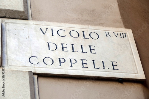 Fototapeta Naklejka Na Ścianę i Meble -  nomi delle strade e piazze di roma,italia