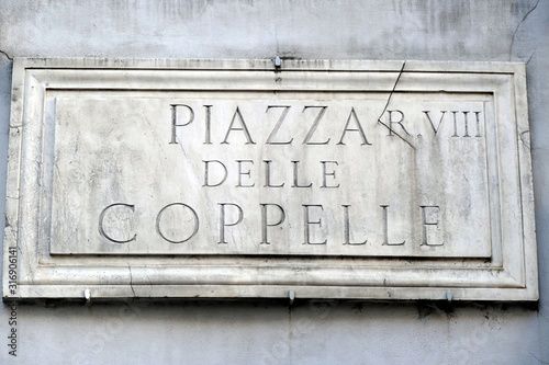 Fototapeta Naklejka Na Ścianę i Meble -  nomi delle strade e piazze di roma,italia