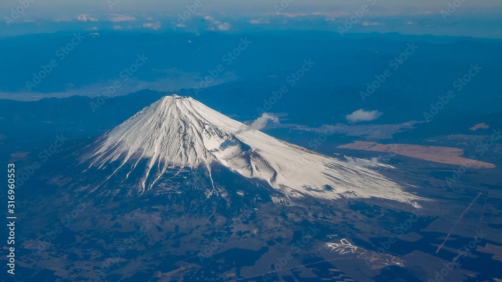 春3月初旬、飛行機から富士山を一望 春3月初旬、飛行機から富士山を一望