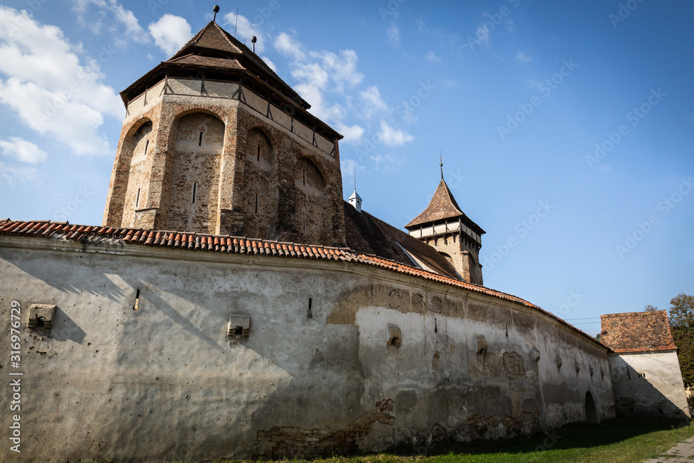 Außenansicht der Kircheburg Valea Villor