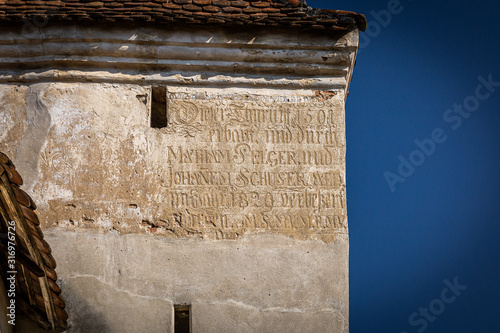 Inschrift am Turm der Kirchenburg Valea Villor photo