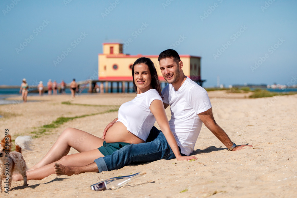 Fototapeta premium Pregnant happy couple