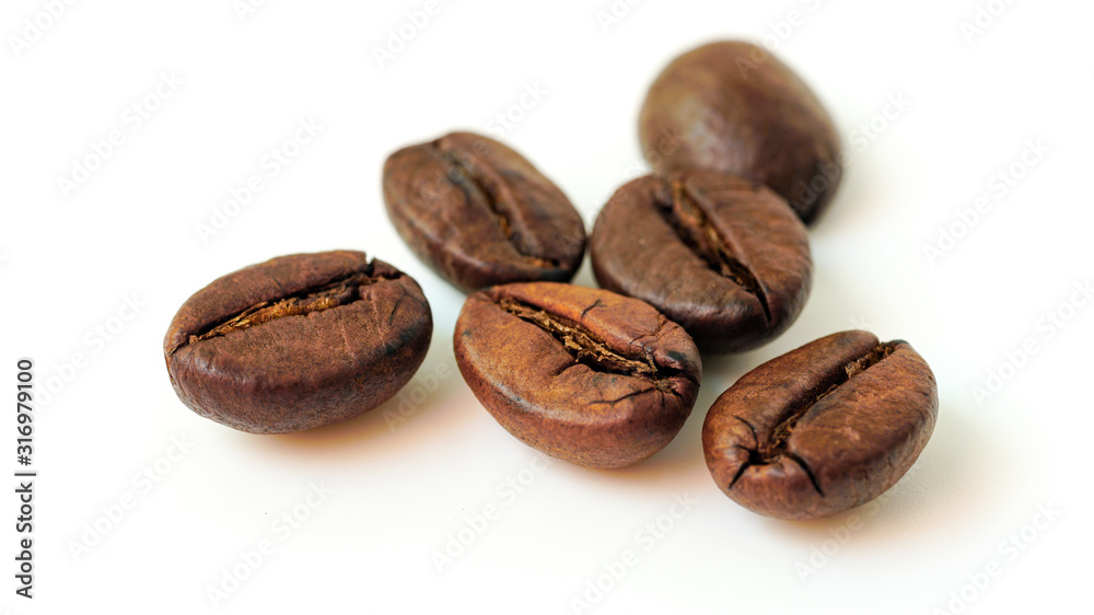 Fototapeta premium coffee beans in the detail close up