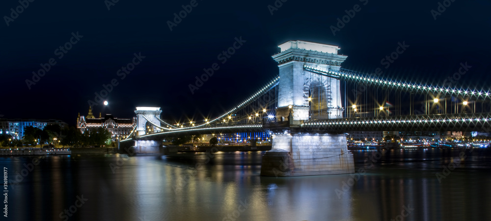 Fototapeta premium Chain bridge in Budapest city, capital of Hungary. Night scene with long exposure