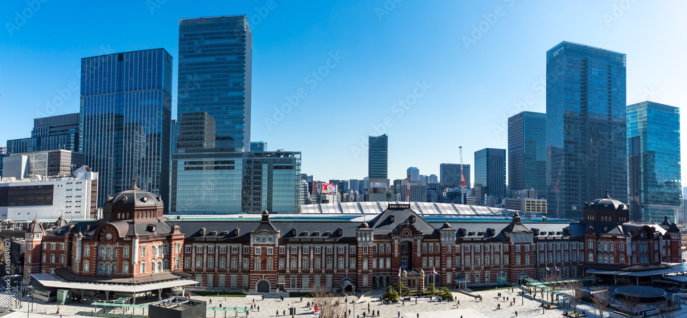 Obraz premium (東京都ー風景パノラマ)東京駅と駅前広場の風景3