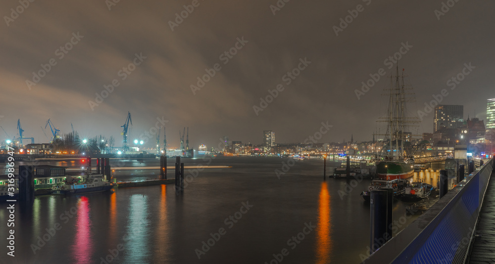Hamburg Hafen Nacht Panorama
