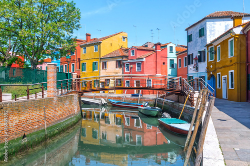 Fototapeta Naklejka Na Ścianę i Meble -  Picturesque streets of Burano Island in Venice