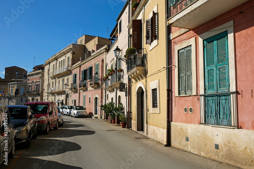Fototapeta Naklejka Na Ścianę i Meble -  one of the picturesque street in Ortigia, oldest part of the beautiful baroque city of Syracuse in Sicily, Italy