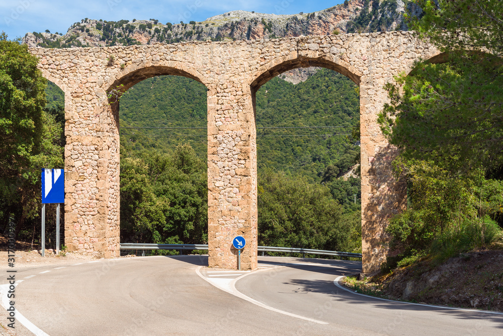 Obraz premium Old historic bridge over the road in Mallorca. Baleares, Spain
