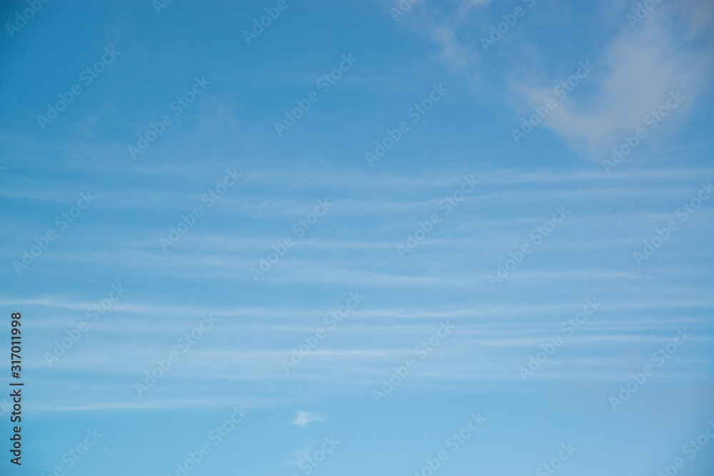 Fototapeta premium 青空と筋雲