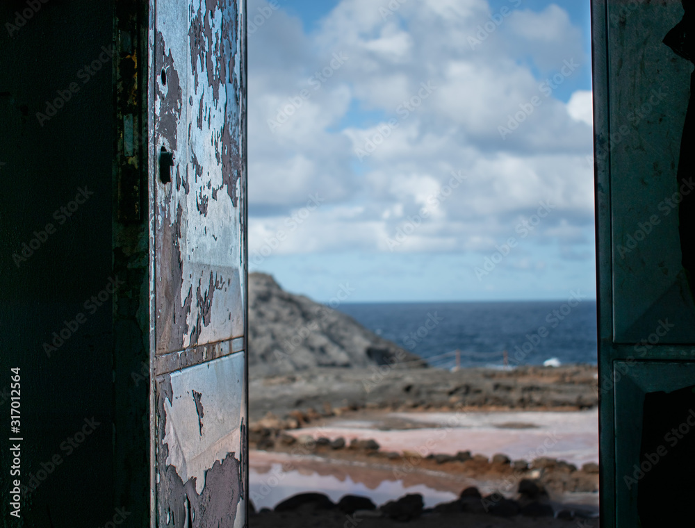 Fototapeta premium Doorway to the Ocean