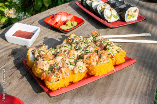 Sushi apanado y ceviche