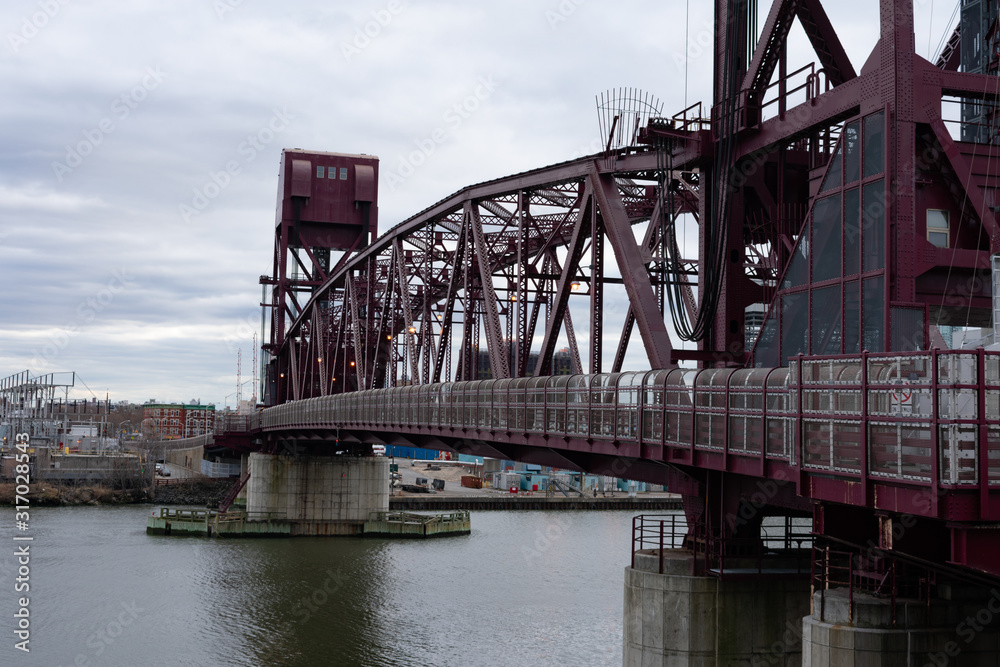 Roosevelt Island Bridge over the East River connecting to Astoria Queens in New York City Roosevelt Island Bridge over the East River connecting to Astoria Queens in New York City