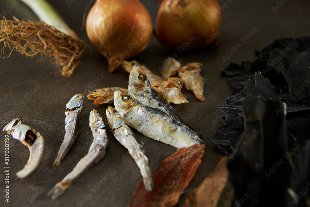 Naklejka premium Scallion, onion, dried fish, kelp and dry bonito 