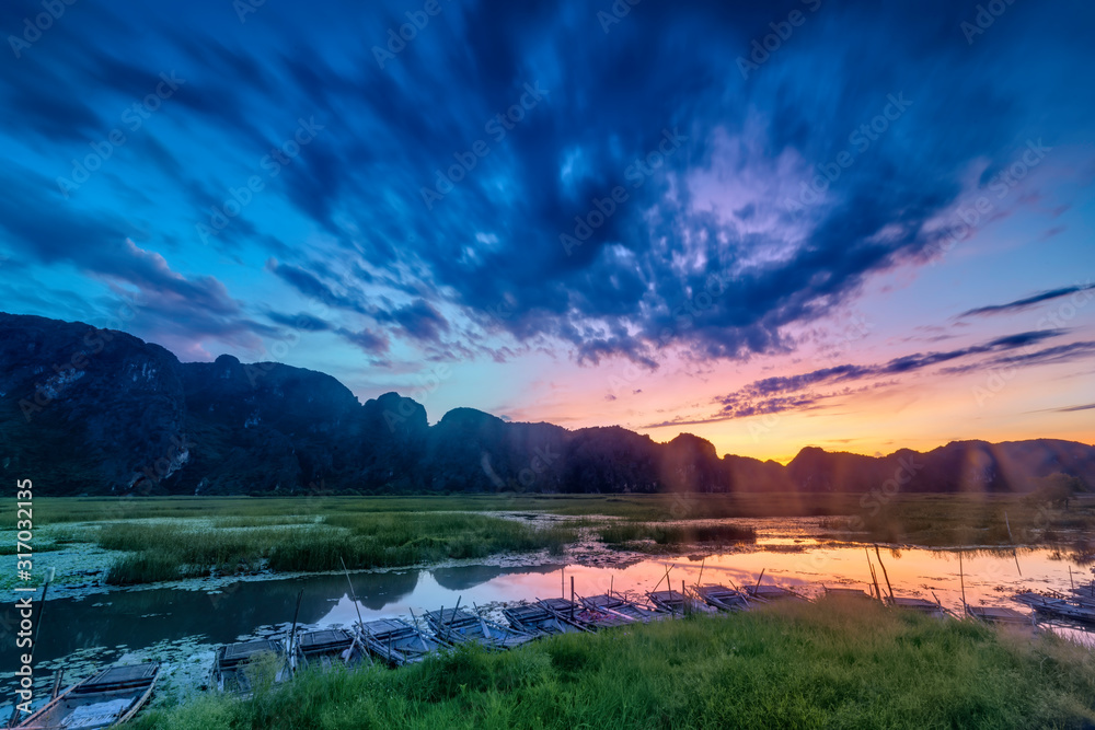 Obraz premium Landscape with boat in Van Long natural reserve in Ninh Binh, Vietnam