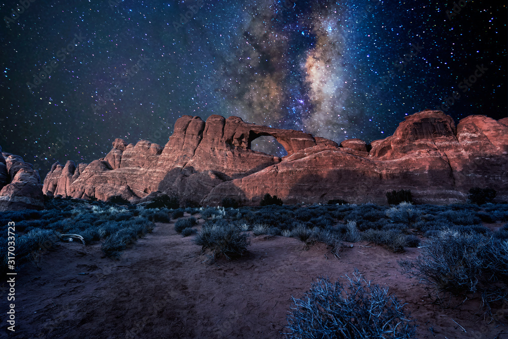 Αυτοκόλλητο Arches National Park under a milky way star filled night sky in Moab, Utah USA