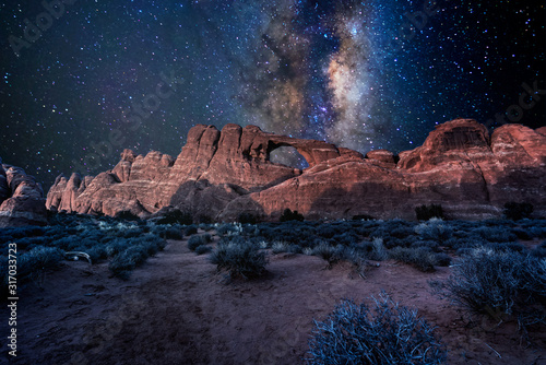 Fototapete Arches National Park under a milky way star filled night sky in Moab, Utah USA