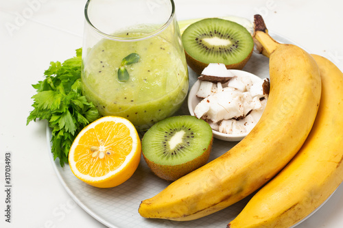 green smoothie and ingredients for it