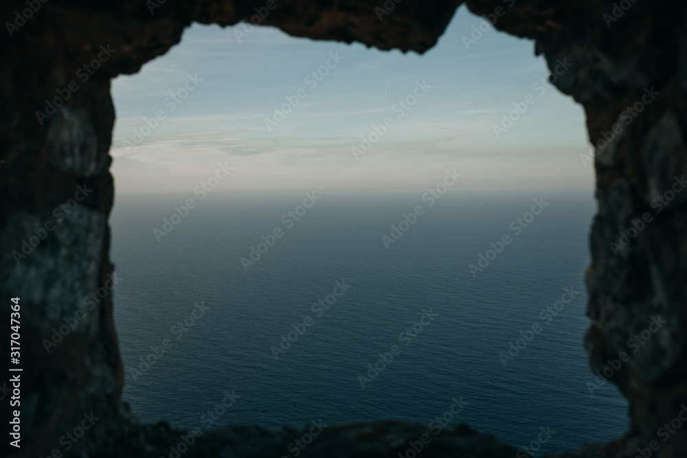 Vistas del Mar Mediterráneo desde una Atalaya en mallorca