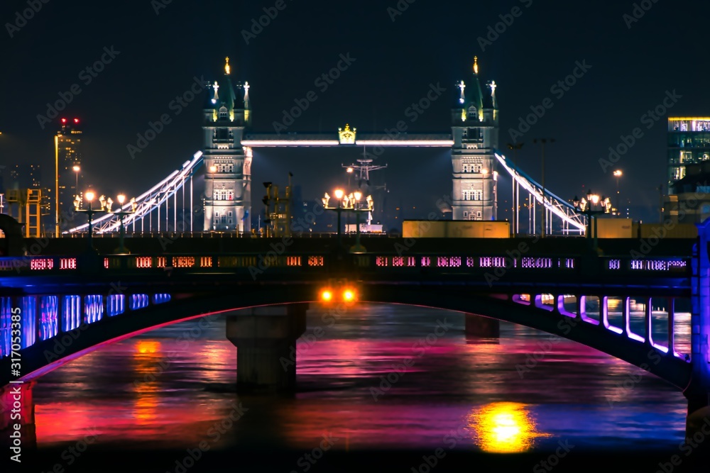 Obraz premium Tower Bridge in night time magic light on river