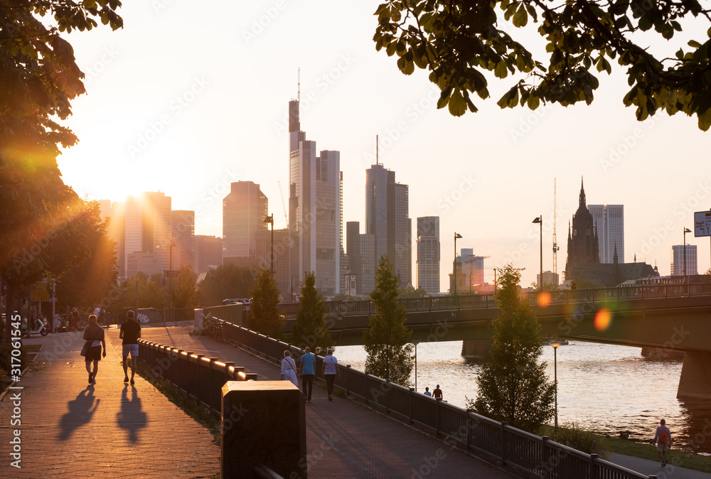 Naklejka premium Frankfurt Spaziergang am Main