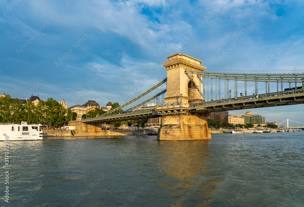 Fototapeta premium Szechenyi Chain Bridge in Budapest, Hungary.