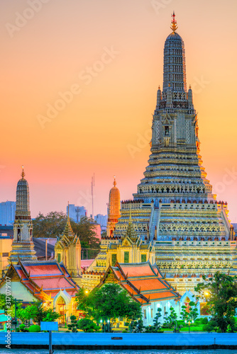 Bangkok, Wat Arun, The temple of dawn. Wat Arun is one of the major attraction of Bangkok, Thailand © Luciano Mortula-LGM