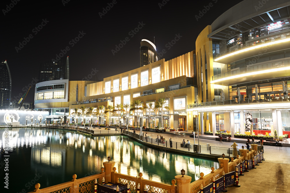 dubai mall outside view
