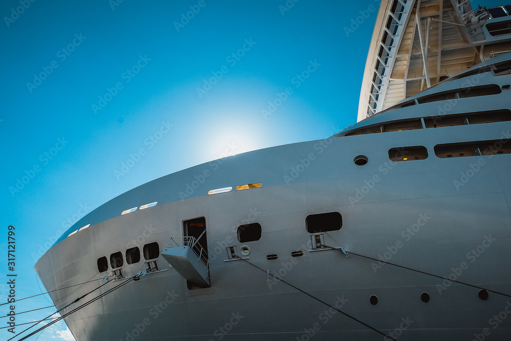 Naklejka premium Closeup of the front of a big cruise ship